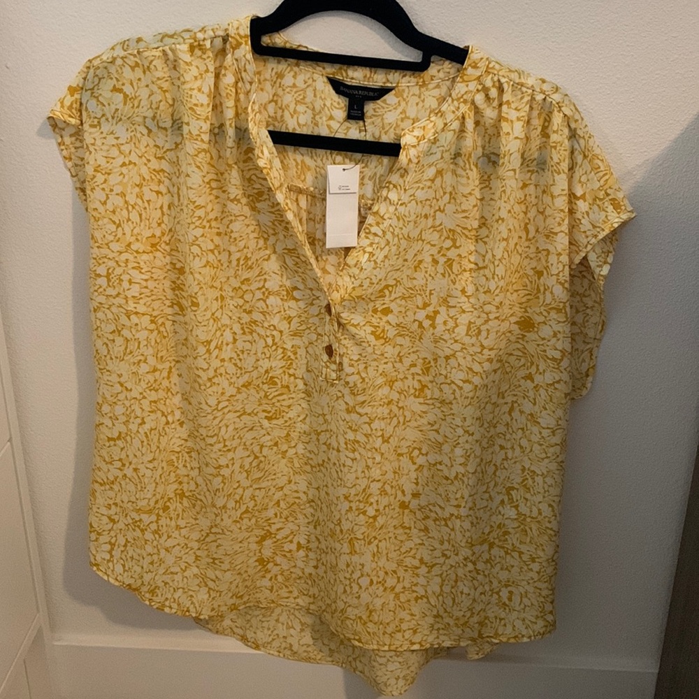 Banana republic yellow v neck blouse